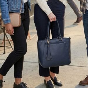 Cute Vegan Leather Tote with Tassel EUC ❤️